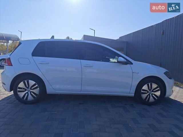 Білий Фольксваген e-Golf, об'ємом двигуна 0 л та пробігом 96 тис. км за 13150 $, фото 6 на Automoto.ua