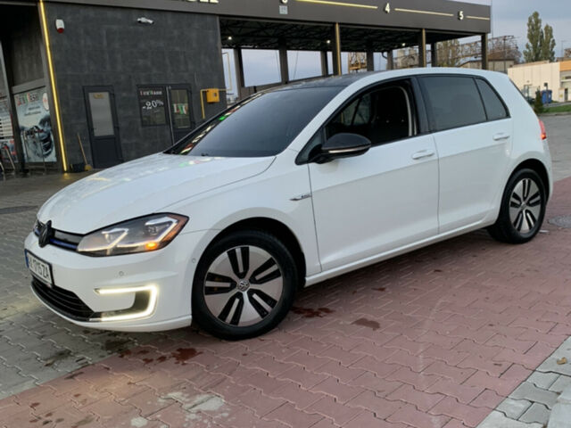 Белый Фольксваген e-Golf, объемом двигателя 0 л и пробегом 178 тыс. км за 13000 $, фото 2 на Automoto.ua