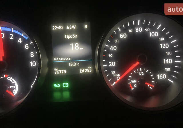 Белый Фольксваген e-Golf, объемом двигателя 0 л и пробегом 77 тыс. км за 13900 $, фото 13 на Automoto.ua