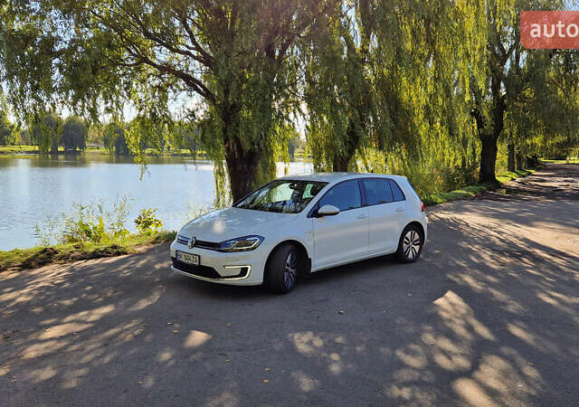 Белый Фольксваген e-Golf, объемом двигателя 0 л и пробегом 149 тыс. км за 11900 $, фото 12 на Automoto.ua