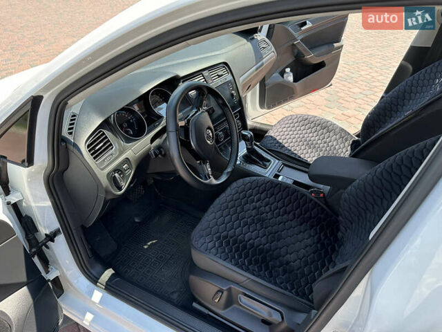 Белый Фольксваген e-Golf, объемом двигателя 0 л и пробегом 20 тыс. км за 15500 $, фото 12 на Automoto.ua