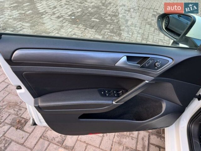 Белый Фольксваген e-Golf, объемом двигателя 0 л и пробегом 180 тыс. км за 13500 $, фото 11 на Automoto.ua
