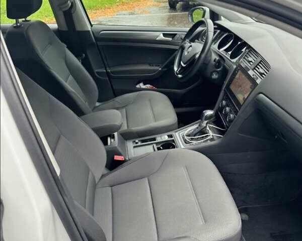 Белый Фольксваген e-Golf, объемом двигателя 0 л и пробегом 163 тыс. км за 11800 $, фото 4 на Automoto.ua