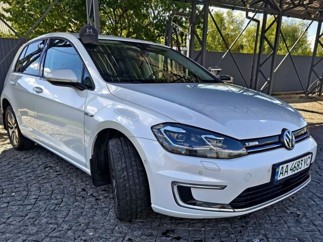 Белый Фольксваген e-Golf, объемом двигателя 0 л и пробегом 155 тыс. км за 12200 $, фото 2 на Automoto.ua