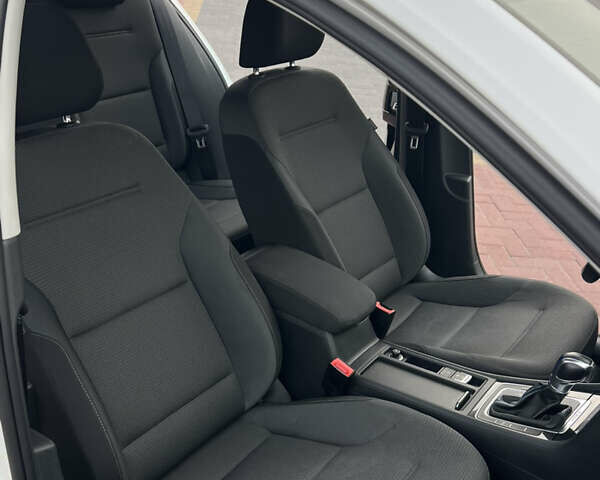 Білий Фольксваген e-Golf, об'ємом двигуна 0 л та пробігом 140 тис. км за 12500 $, фото 26 на Automoto.ua