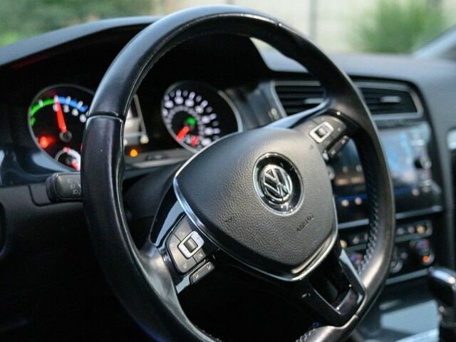 Белый Фольксваген e-Golf, объемом двигателя 0 л и пробегом 139 тыс. км за 11900 $, фото 32 на Automoto.ua