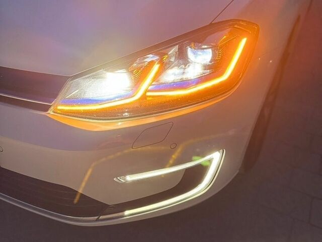 Белый Фольксваген e-Golf, объемом двигателя 0 л и пробегом 139 тыс. км за 13000 $, фото 20 на Automoto.ua