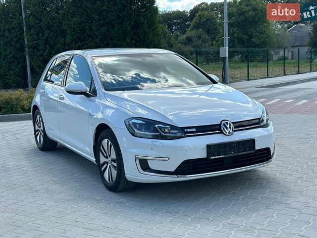 Белый Фольксваген e-Golf, объемом двигателя 0 л и пробегом 99 тыс. км за 11999 $, фото 2 на Automoto.ua