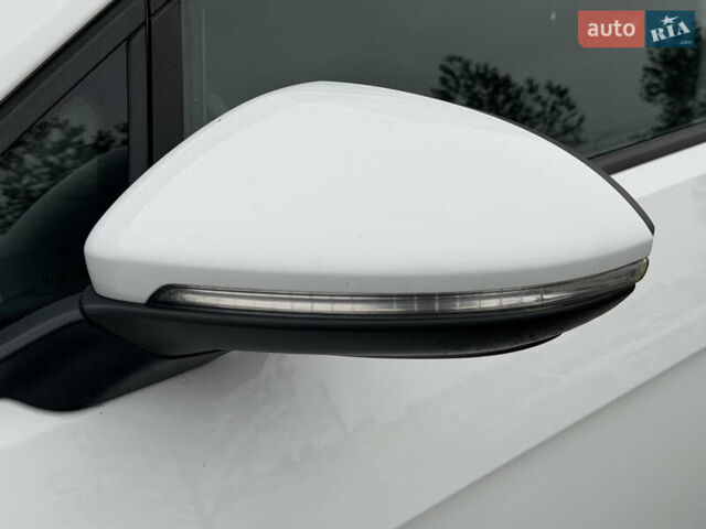 Белый Фольксваген e-Golf, объемом двигателя 0 л и пробегом 137 тыс. км за 12500 $, фото 33 на Automoto.ua