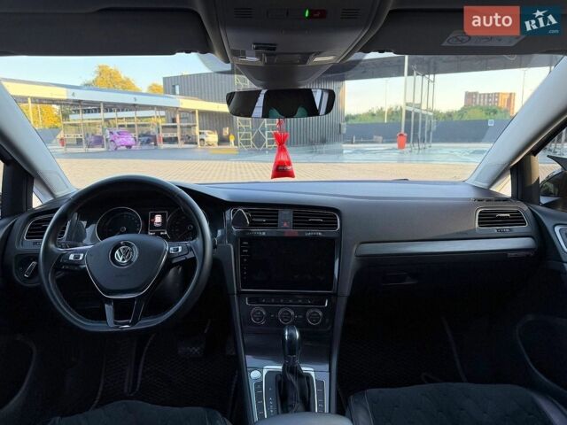 Белый Фольксваген e-Golf, объемом двигателя 0 л и пробегом 132 тыс. км за 12300 $, фото 14 на Automoto.ua