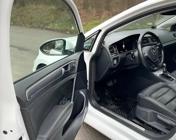 Білий Фольксваген e-Golf, об'ємом двигуна 0 л та пробігом 154 тис. км за 13200 $, фото 23 на Automoto.ua