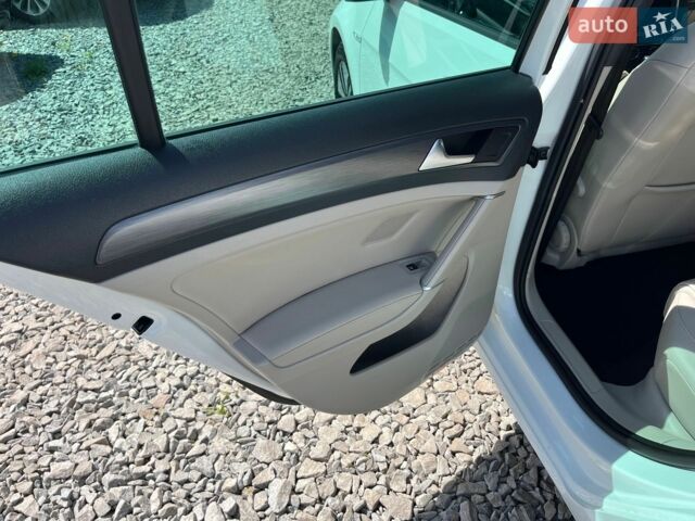 Білий Фольксваген e-Golf, об'ємом двигуна 0 л та пробігом 135 тис. км за 14690 $, фото 25 на Automoto.ua