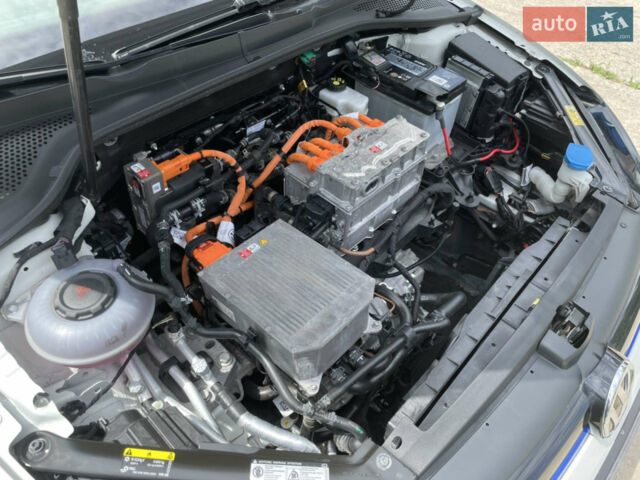 Білий Фольксваген e-Golf, об'ємом двигуна 0 л та пробігом 142 тис. км за 13999 $, фото 16 на Automoto.ua