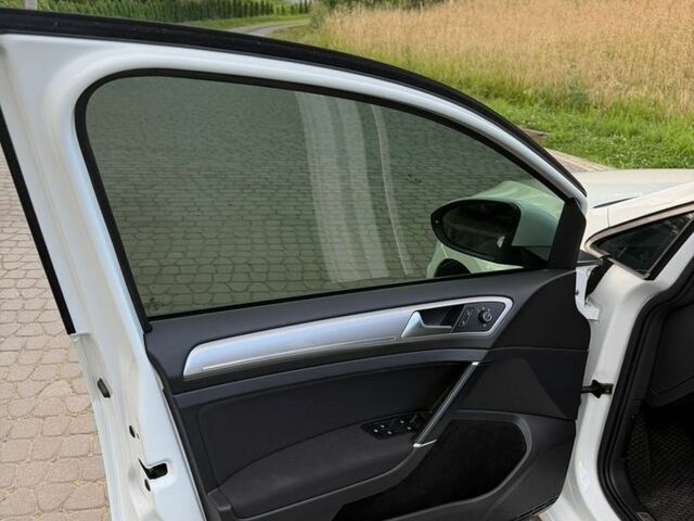 Білий Фольксваген e-Golf, об'ємом двигуна 0 л та пробігом 109 тис. км за 11000 $, фото 17 на Automoto.ua