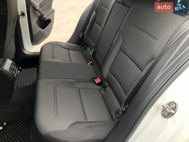 Белый Фольксваген e-Golf, объемом двигателя 0 л и пробегом 156 тыс. км за 14500 $, фото 11 на Automoto.ua