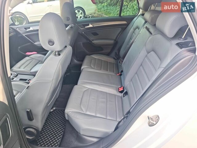 Білий Фольксваген e-Golf, об'ємом двигуна 0 л та пробігом 61 тис. км за 13450 $, фото 16 на Automoto.ua