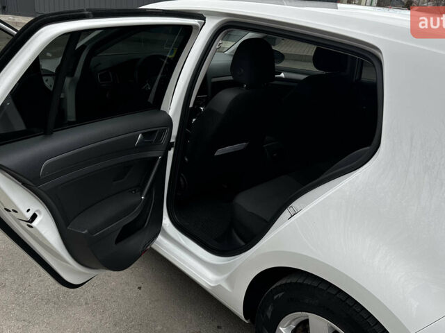 Білий Фольксваген e-Golf, об'ємом двигуна 0 л та пробігом 126 тис. км за 12900 $, фото 16 на Automoto.ua