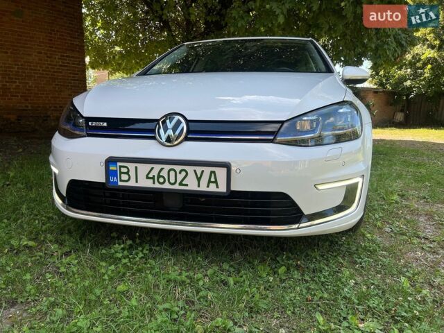 Белый Фольксваген e-Golf, объемом двигателя 0 л и пробегом 96 тыс. км за 14500 $, фото 5 на Automoto.ua