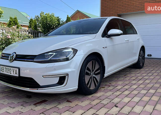 Белый Фольксваген e-Golf, объемом двигателя 0 л и пробегом 90 тыс. км за 14699 $, фото 8 на Automoto.ua