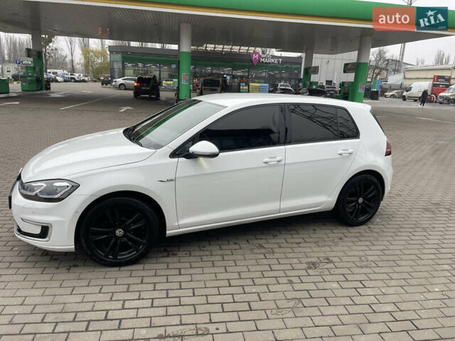 Білий Фольксваген e-Golf, об'ємом двигуна 0 л та пробігом 111 тис. км за 13500 $, фото 1 на Automoto.ua
