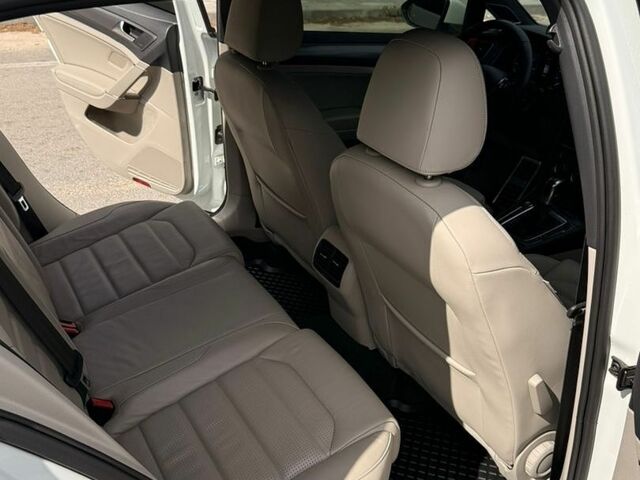 Белый Фольксваген e-Golf, объемом двигателя 0 л и пробегом 116 тыс. км за 14100 $, фото 21 на Automoto.ua