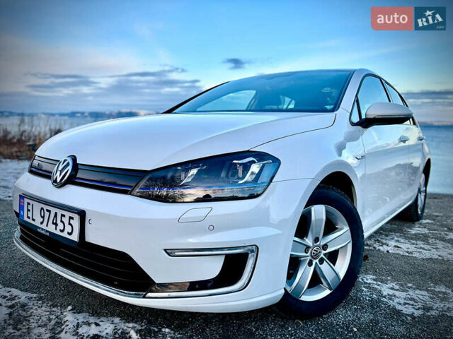 Белый Фольксваген e-Golf, объемом двигателя 0 л и пробегом 70 тыс. км за 5600 $, фото 2 на Automoto.ua
