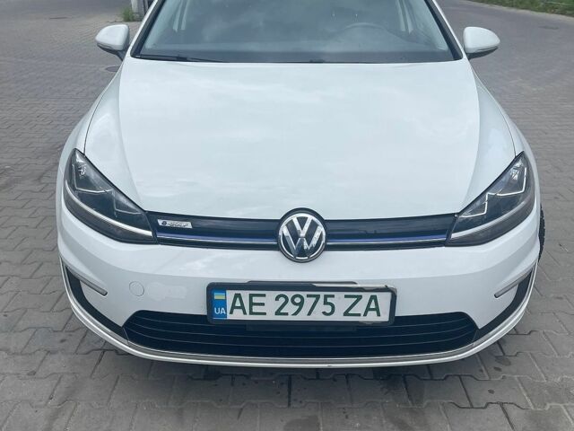 Белый Фольксваген e-Golf, объемом двигателя 0 л и пробегом 116 тыс. км за 11400 $, фото 1 на Automoto.ua