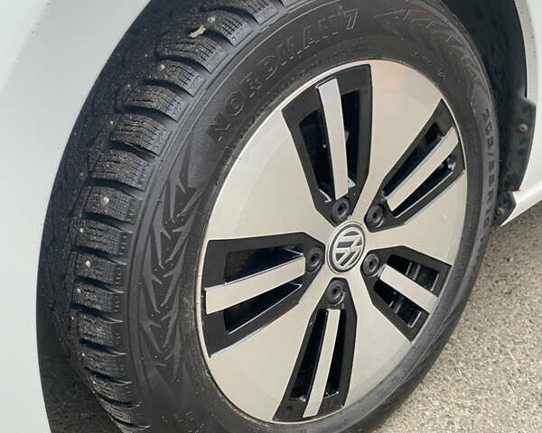 Білий Фольксваген e-Golf, об'ємом двигуна 0 л та пробігом 127 тис. км за 14500 $, фото 12 на Automoto.ua