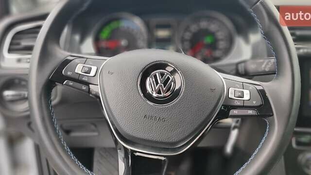 Белый Фольксваген e-Golf, объемом двигателя 0 л и пробегом 89 тыс. км за 12999 $, фото 14 на Automoto.ua