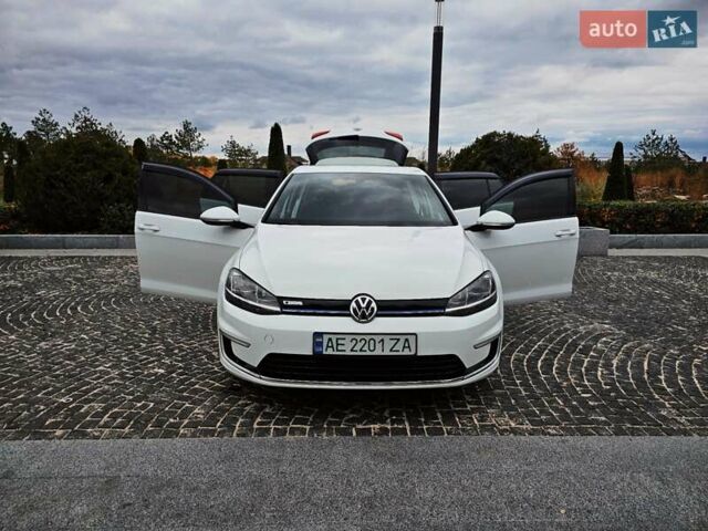 Белый Фольксваген e-Golf, объемом двигателя 0 л и пробегом 101 тыс. км за 12499 $, фото 7 на Automoto.ua