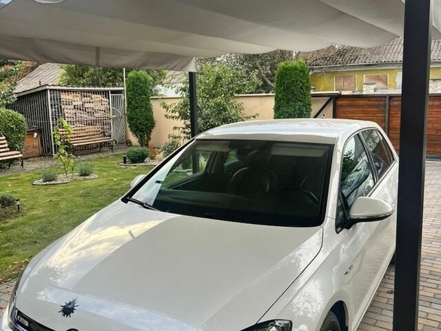 Білий Фольксваген e-Golf, об'ємом двигуна 0 л та пробігом 61 тис. км за 14999 $, фото 1 на Automoto.ua