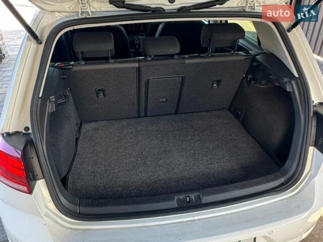 Белый Фольксваген e-Golf, объемом двигателя 0 л и пробегом 168 тыс. км за 11700 $, фото 6 на Automoto.ua