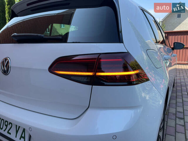 Белый Фольксваген e-Golf, объемом двигателя 0 л и пробегом 90 тыс. км за 14699 $, фото 5 на Automoto.ua