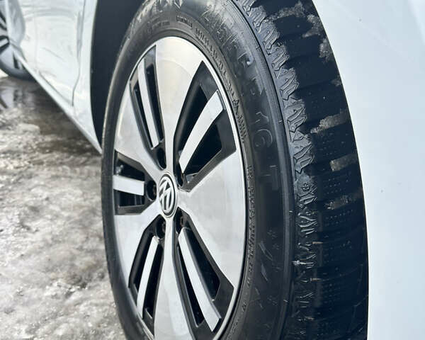 Білий Фольксваген e-Golf, об'ємом двигуна 0 л та пробігом 169 тис. км за 11900 $, фото 7 на Automoto.ua