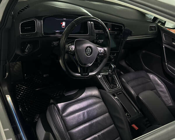 Белый Фольксваген e-Golf, объемом двигателя 0 л и пробегом 164 тыс. км за 12100 $, фото 6 на Automoto.ua