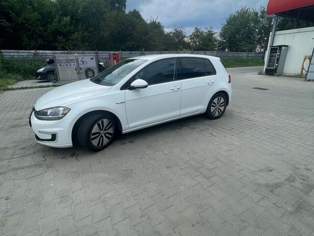 Белый Фольксваген e-Golf, объемом двигателя 0 л и пробегом 116 тыс. км за 11400 $, фото 2 на Automoto.ua