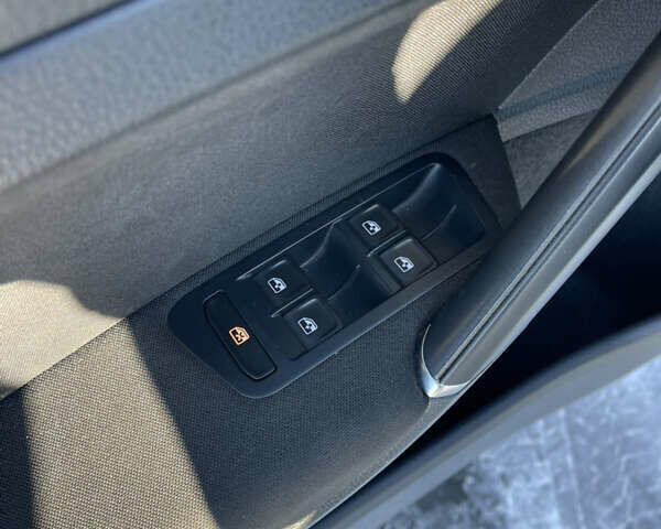 Белый Фольксваген e-Golf, объемом двигателя 0 л и пробегом 56 тыс. км за 11600 $, фото 12 на Automoto.ua