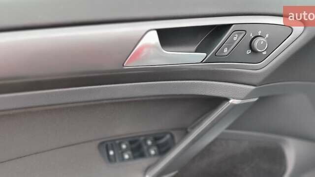 Белый Фольксваген e-Golf, объемом двигателя 0 л и пробегом 89 тыс. км за 12999 $, фото 9 на Automoto.ua
