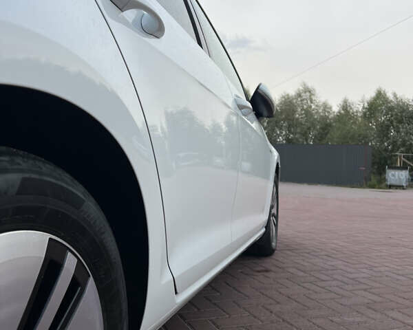Білий Фольксваген e-Golf, об'ємом двигуна 0 л та пробігом 140 тис. км за 12500 $, фото 44 на Automoto.ua