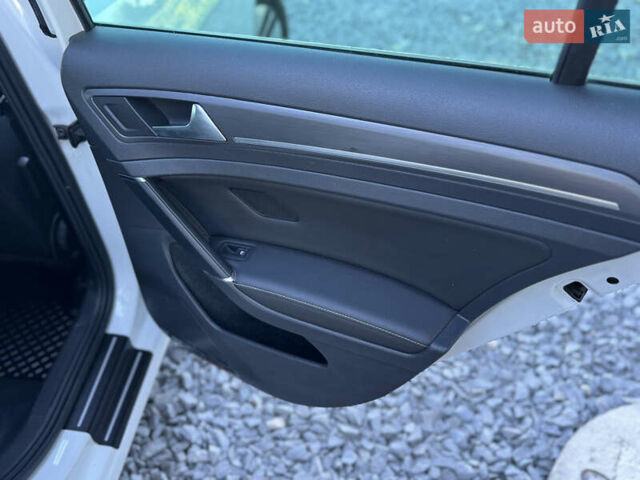 Білий Фольксваген e-Golf, об'ємом двигуна 0 л та пробігом 197 тис. км за 11999 $, фото 26 на Automoto.ua