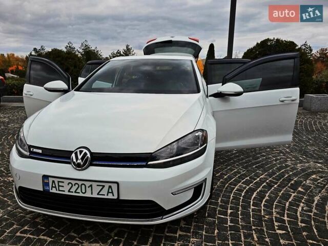 Белый Фольксваген e-Golf, объемом двигателя 0 л и пробегом 101 тыс. км за 12499 $, фото 8 на Automoto.ua