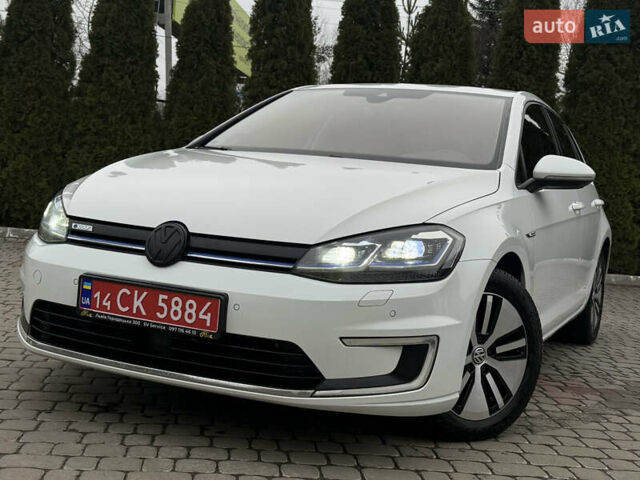 Белый Фольксваген e-Golf, объемом двигателя 0 л и пробегом 97 тыс. км за 11555 $, фото 4 на Automoto.ua