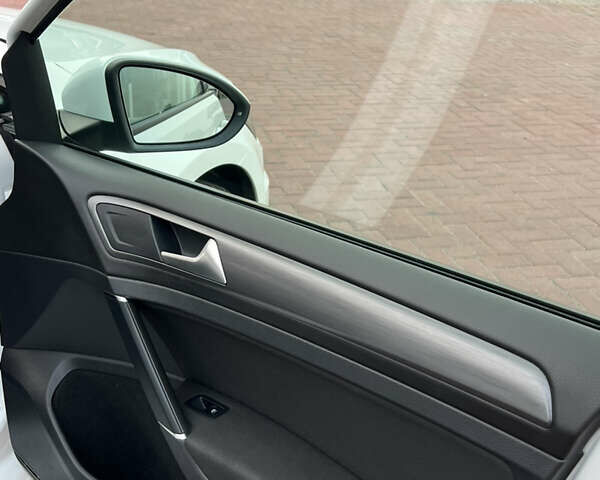 Білий Фольксваген e-Golf, об'ємом двигуна 0 л та пробігом 140 тис. км за 12500 $, фото 25 на Automoto.ua