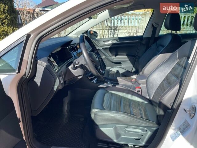 Белый Фольксваген e-Golf, объемом двигателя 0 л и пробегом 97 тыс. км за 14500 $, фото 29 на Automoto.ua