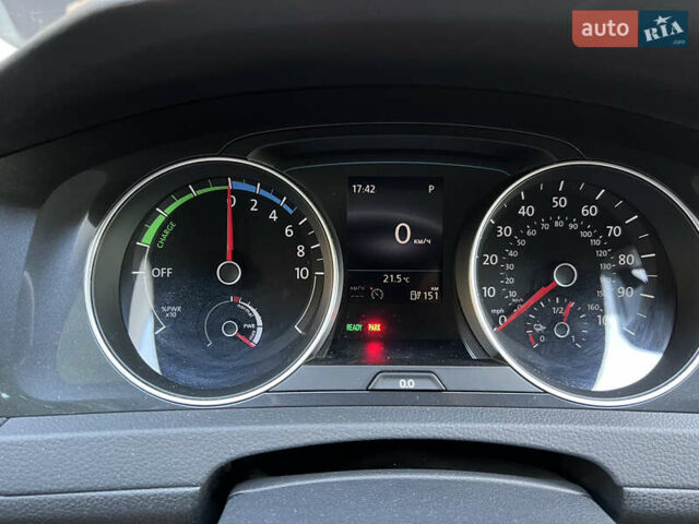 Белый Фольксваген e-Golf, объемом двигателя 0 л и пробегом 55 тыс. км за 12399 $, фото 16 на Automoto.ua