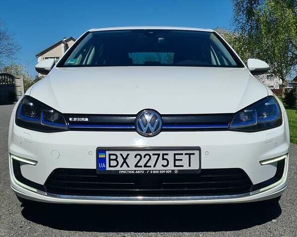 Белый Фольксваген e-Golf, объемом двигателя 0 л и пробегом 136 тыс. км за 19500 $, фото 1 на Automoto.ua
