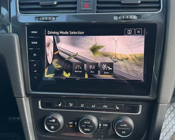 Белый Фольксваген e-Golf, объемом двигателя 0 л и пробегом 120 тыс. км за 13593 $, фото 7 на Automoto.ua