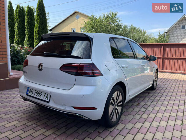 Белый Фольксваген e-Golf, объемом двигателя 0 л и пробегом 90 тыс. км за 14699 $, фото 13 на Automoto.ua