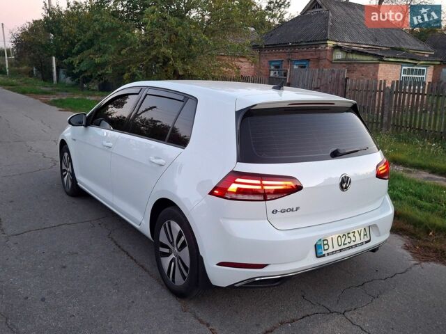 Белый Фольксваген e-Golf, объемом двигателя 0 л и пробегом 125 тыс. км за 11950 $, фото 17 на Automoto.ua