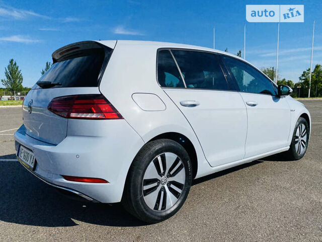 Белый Фольксваген e-Golf, объемом двигателя 0 л и пробегом 94 тыс. км за 15799 $, фото 9 на Automoto.ua